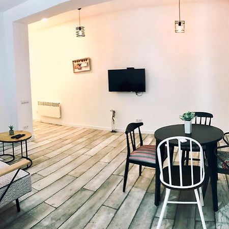 Style Apartments By Happy Place Tbilisi ภายนอก รูปภาพ